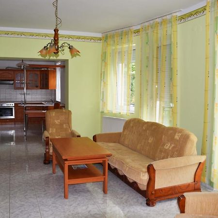 Pilikan Apartments Lenti Dış mekan fotoğraf