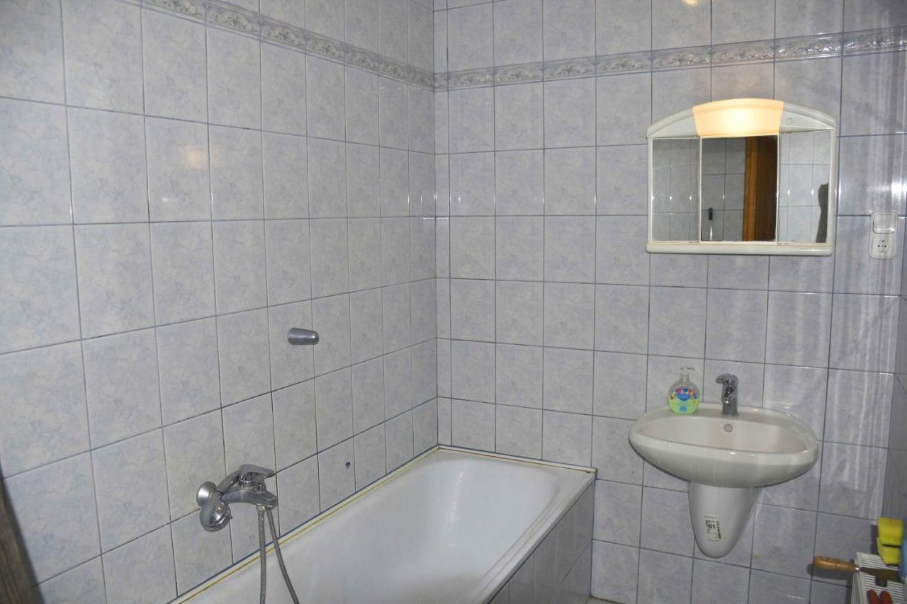 Pilikan Apartments Lenti Dış mekan fotoğraf